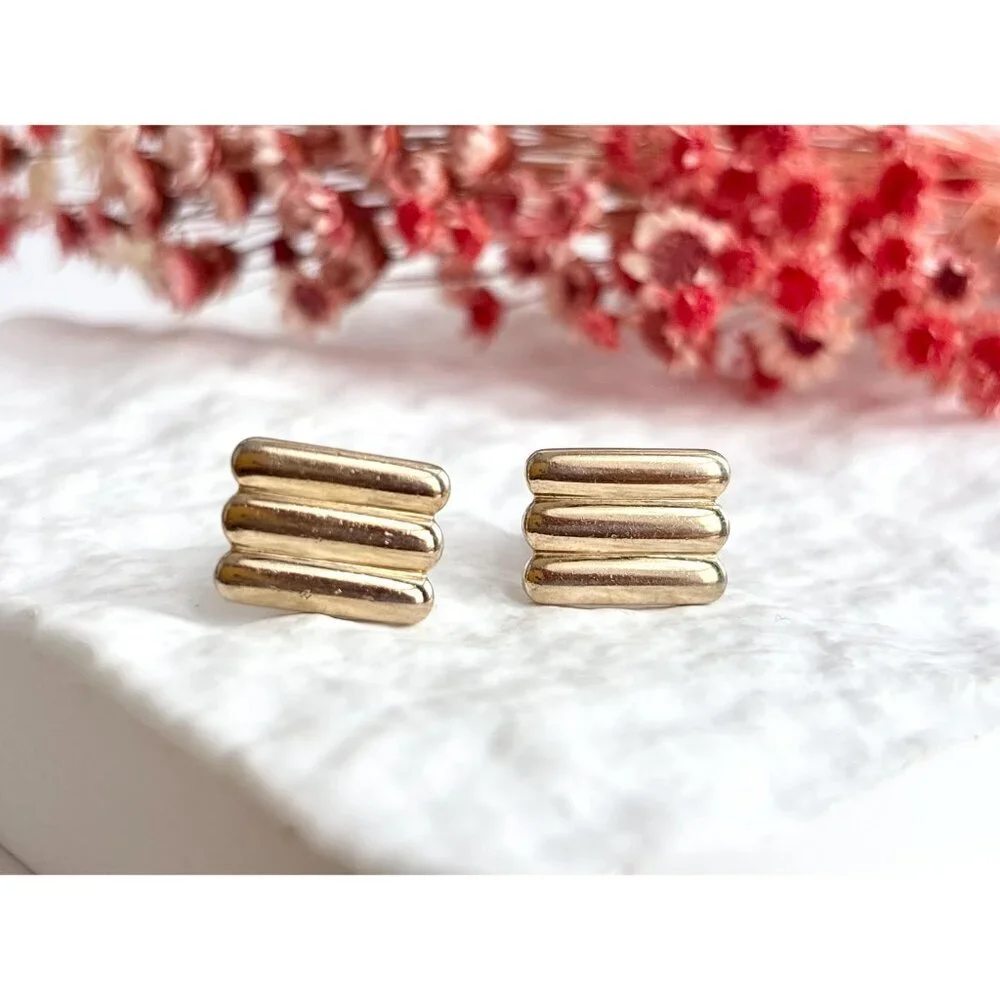 Modernist Scalloped Gold Toned Rectangular Vintage Retro 80's Men's Cuff Links